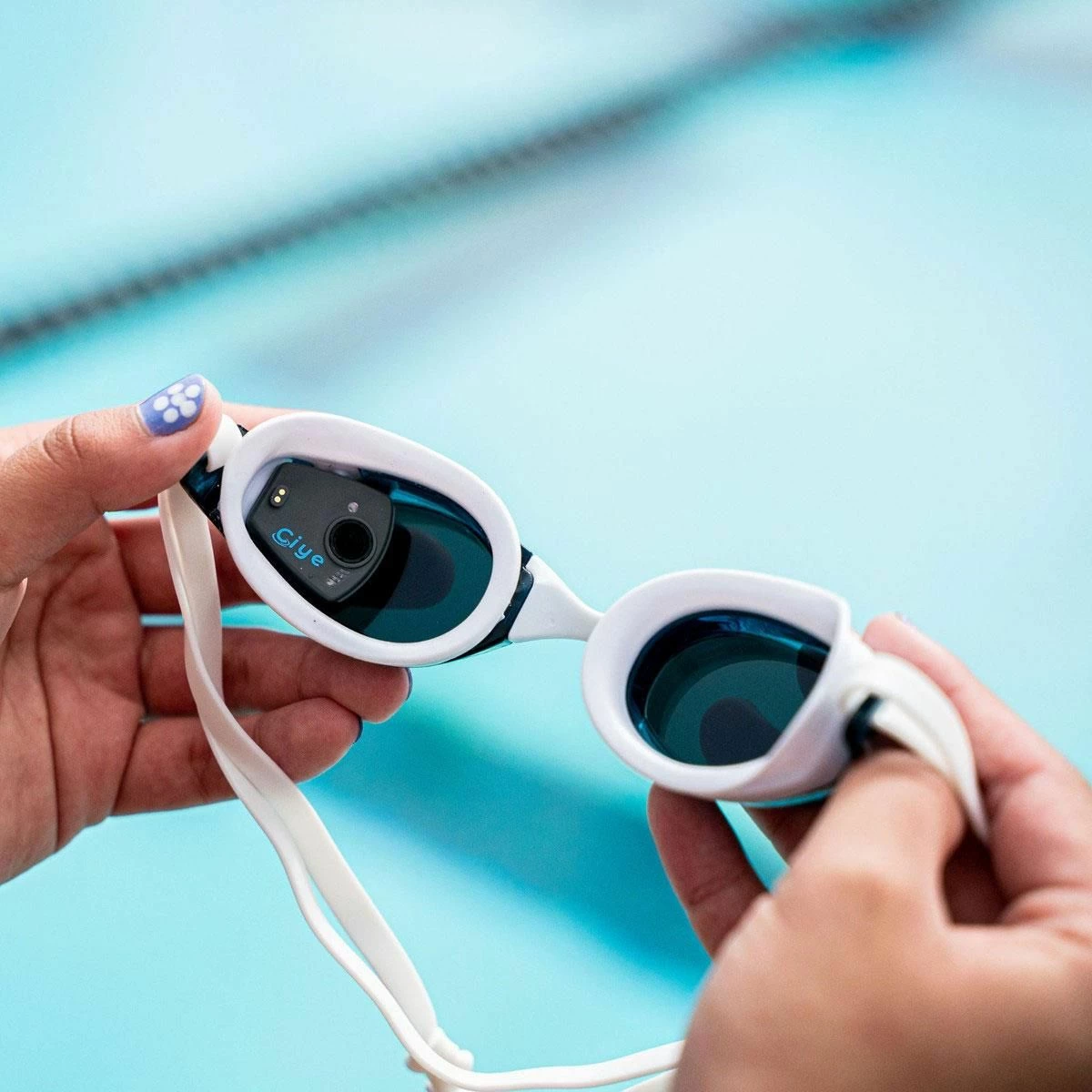 Finis Smart Goggle - White/Smoke - Image 5